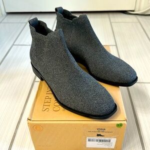 Vivaia Grey booties